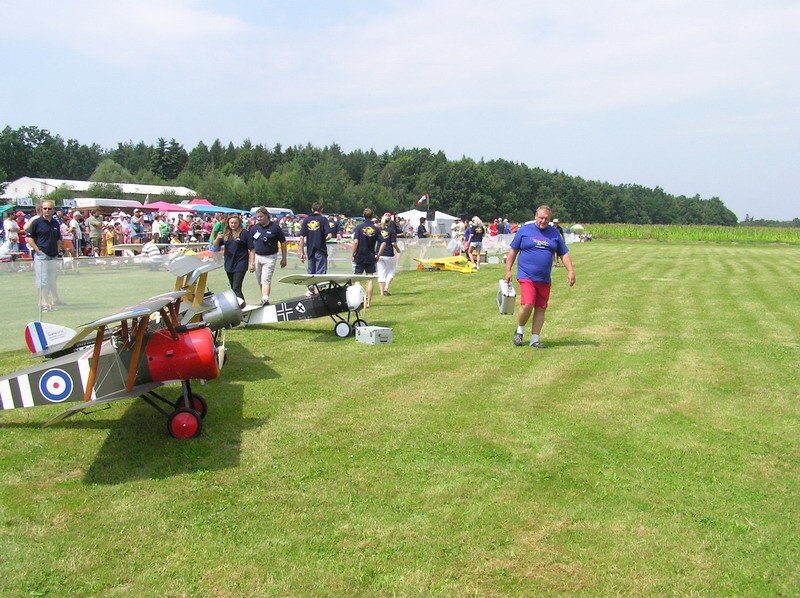 OBŘÍ MODELY 2009